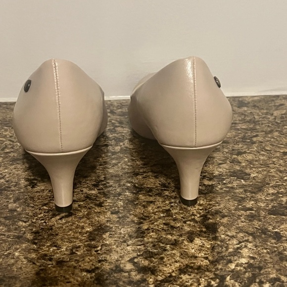 Life Stride Parisian Cream Kiddy Elegant Women's Pumps size 7.5 - Picture 4 of 7